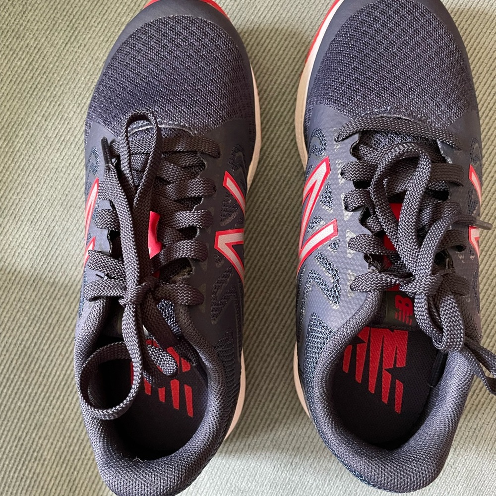 New Balance boys size 1Y sneakers